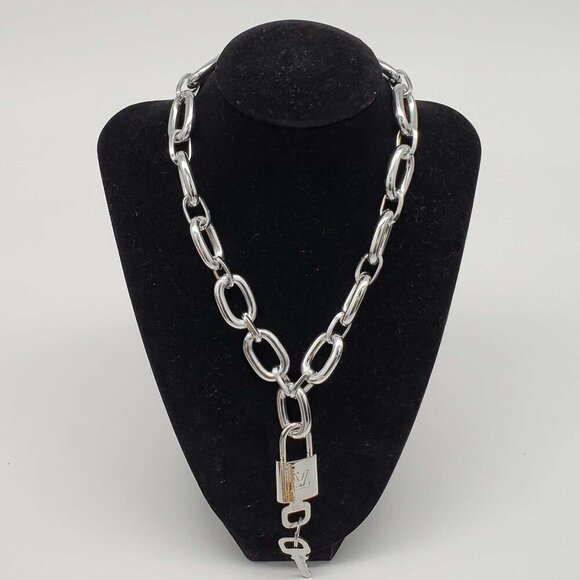 100% Auth Louis Vuitton Lock & Key with Unbranded Silver Plated Chain Necklace - Picture 1 of 5